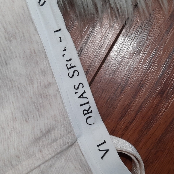 Victoria's Secret Soft Padded Cup Bra - Picture 7 of 7